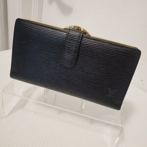 Louis Vuitton Epi Black Leather Kisslock Close Wallet, 2007